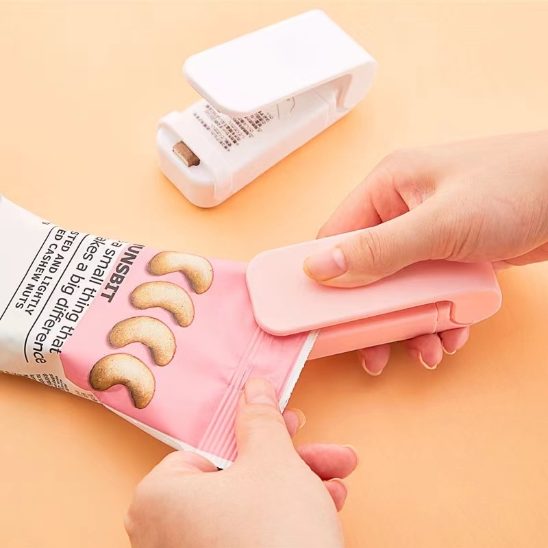Portable Mini Snack Sealer Household Food Laminator Plastic Bag Fresh Bag Vacuum Heat Sealing Sealer