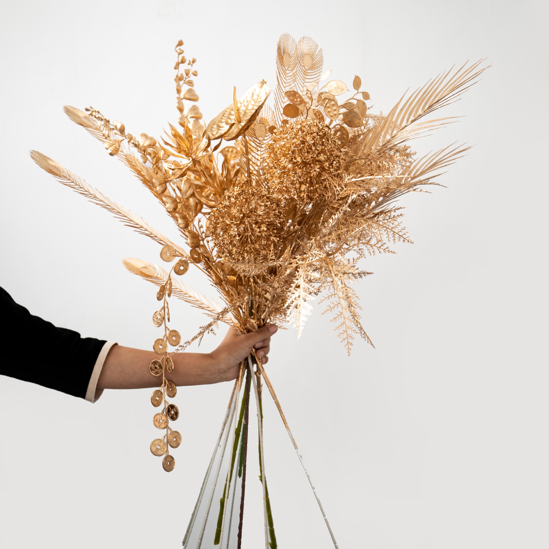 Year's Golden Year Flower Simulation Flower Fan Leaf Eucalyptus Holly Living Room Decoration Ornaments Flower Arrangement Dried Flower Shop