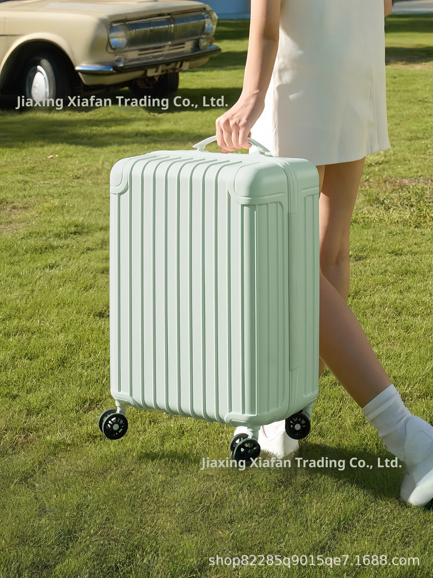 1.8kg Ultralight AirAsia Carry-on PC Travel Suitcase With Spinner Wheels (20-inch) - No Check-in Allowed