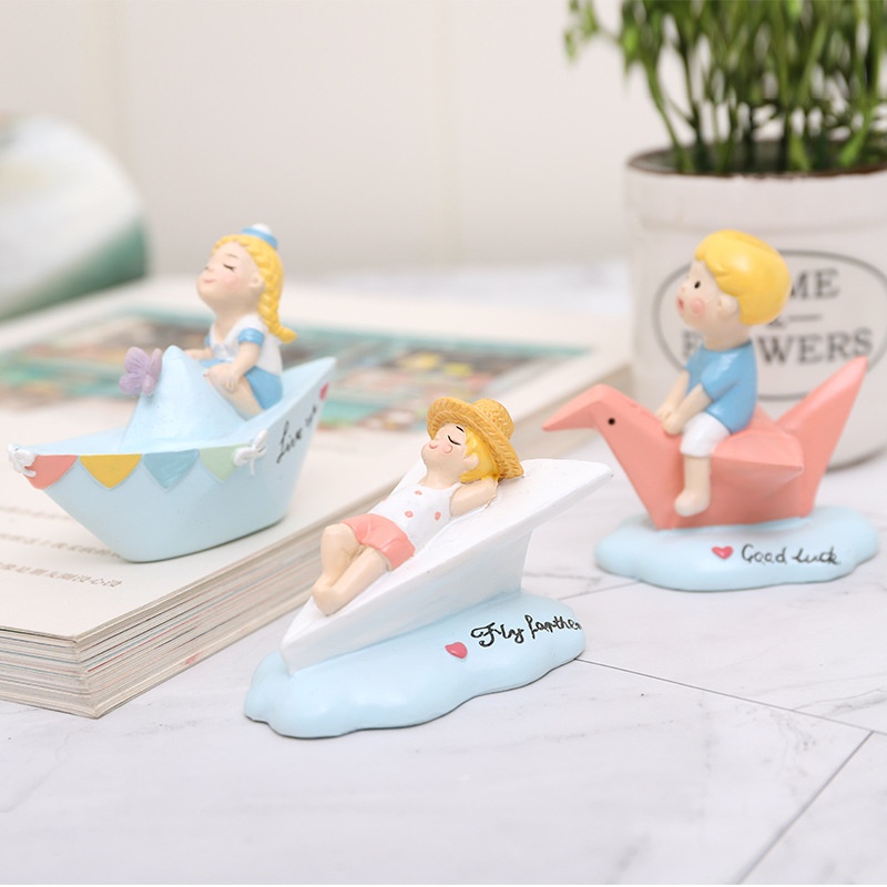 If Resin Cartoon Dream Chasing Cake Decoration Creative Home Micro Landscape Car Accessories Car Decoration