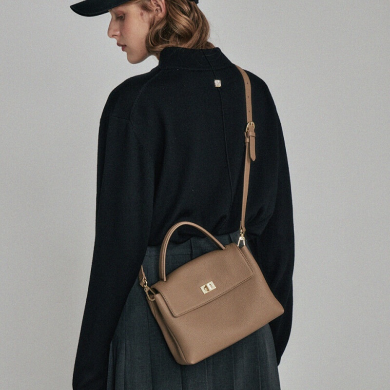 Fashion Small Square Bag Women's Head Layer Leather Handbag Autumn And Winter Single Shoulder Messenger Bag Leather Women's Bag Outlet