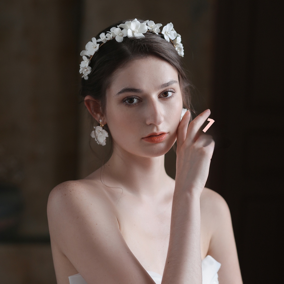 O599 European And American White Ceramic Flower Bridal Headdress Retro Handmade Women's Crown Headband Earrings Set