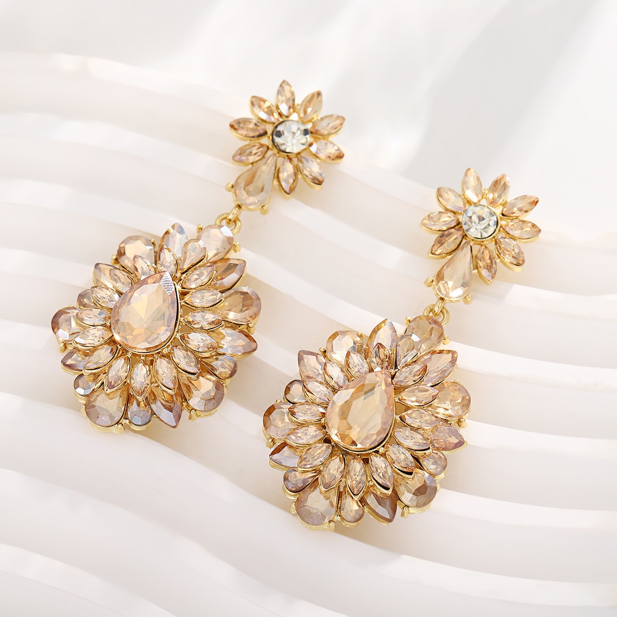 High-grade Earrings Women's European And American Fashion Earrings Exaggerated Bridal Ear Jewelry E-commerce Jewelry S