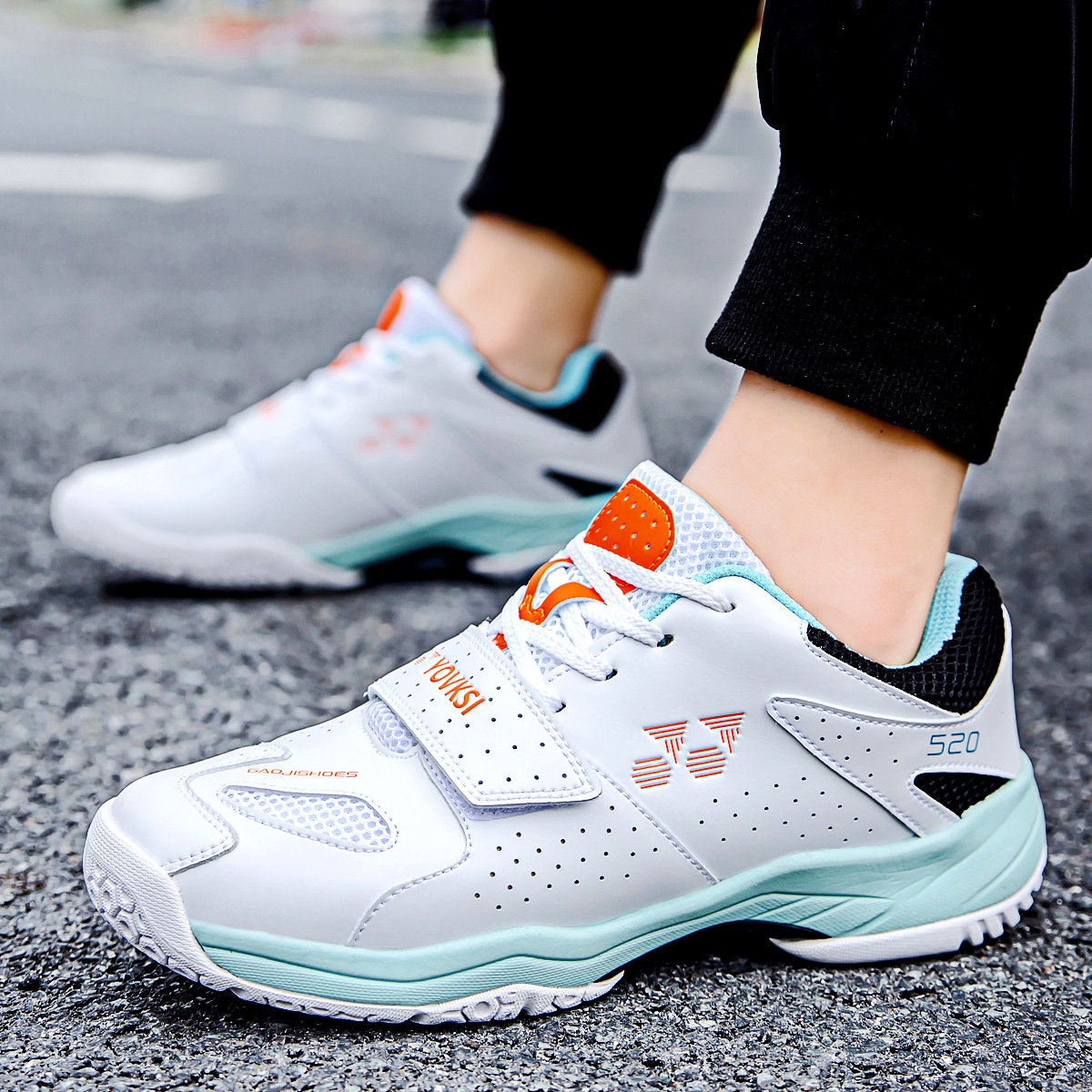 Badminton Shoes Men's Professional Competition Couple Sports Shoes Breathable High-end Non-slip Badminton Shoes