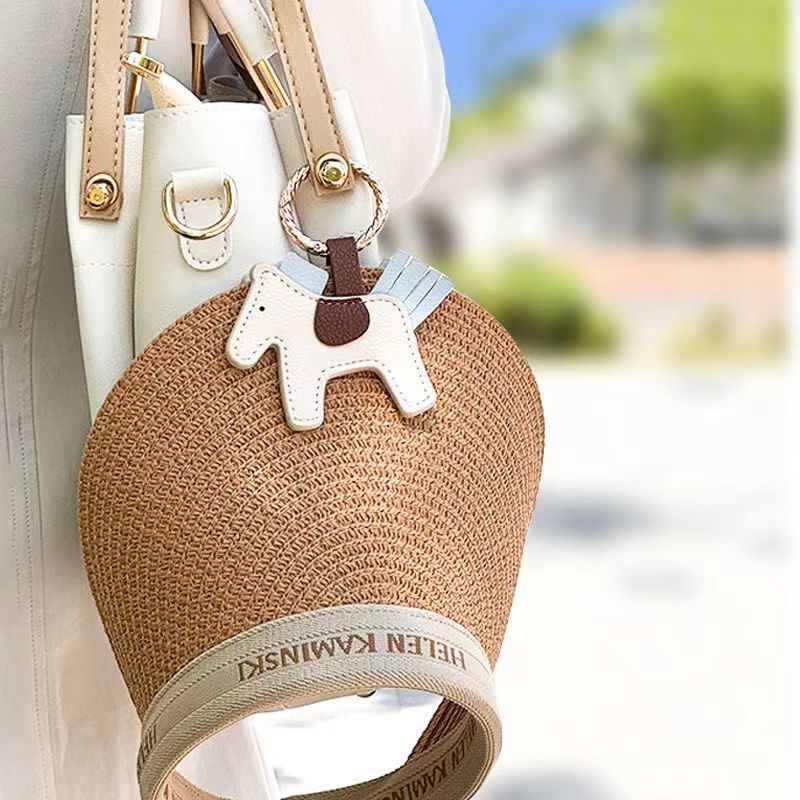 In Stock Half PU Portable Anti-lost Pony Magnetic Cap Clip Hanging Buckle Travel Necessary Hat Clip Hanging Bag Storage Clip