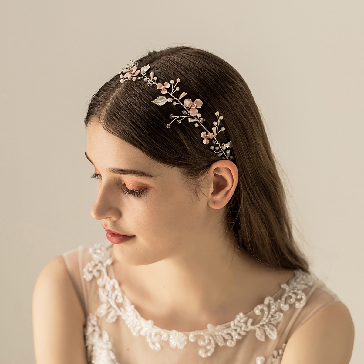 O541 Alloy Clover Flower Bridal Hair Accessories Beautiful Freshwater Pearl Hairband Wedding Dress All-match Accessories