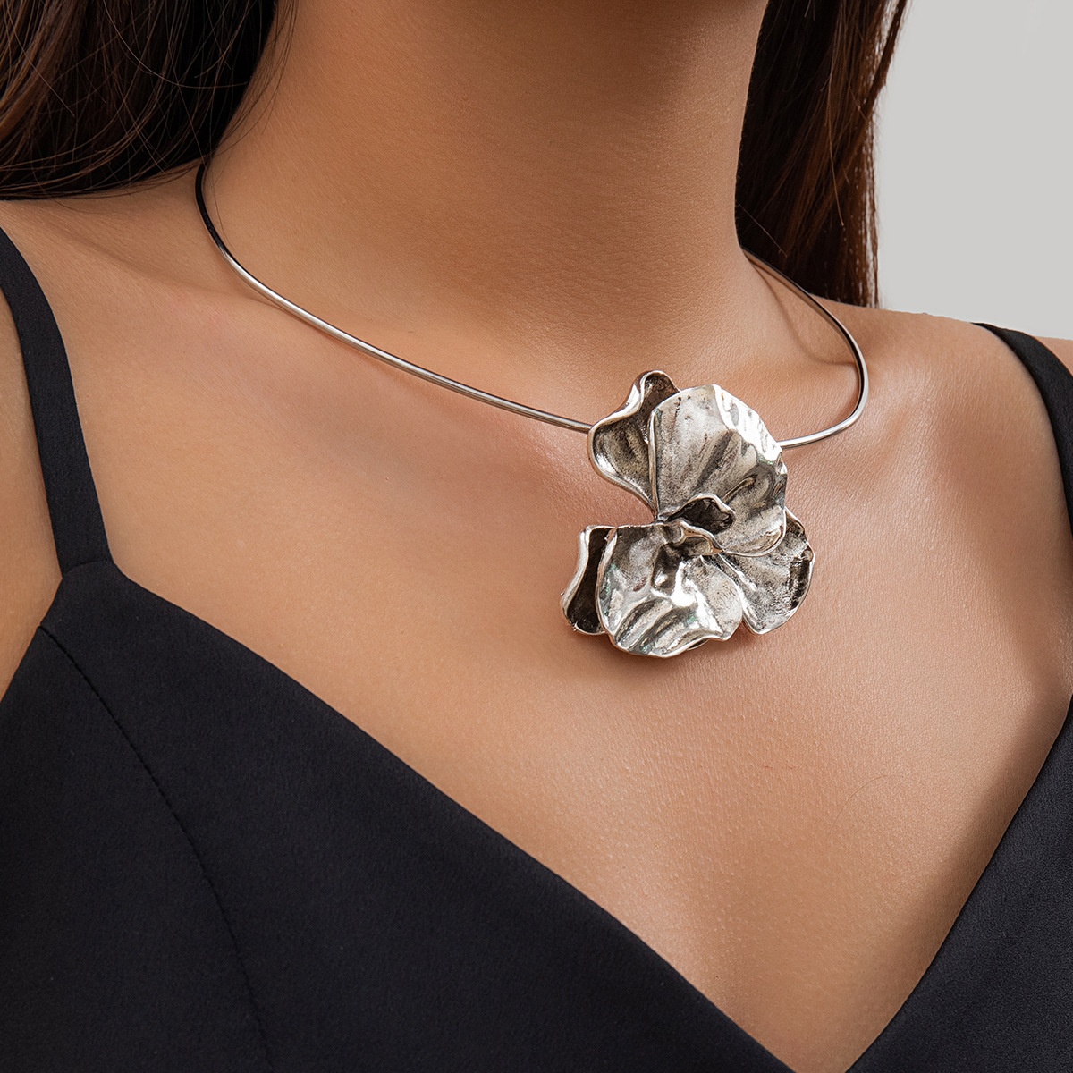 Jewelry Exaggerated Three-dimensional Pleated Metal Flower Choker Necklace Personalized Flower Necklace Female
