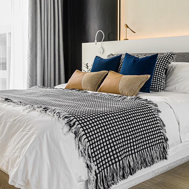Modern Simple Light Luxury Blue Model Room Bedding With Pillows, Black And White Plaid Tassel Bed Flags And Blankets