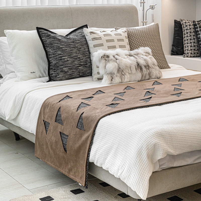 Brown Suede Bed Flag Hotel Bed End Towel Pillow Combination Modern Light Luxury Model Room Blanket Pillow Cover