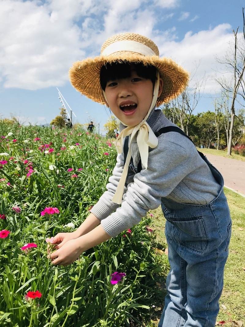 Spring And Summer Children's Raffia Hat Sun Hat Travel Sun Protection Straw Hat Korean Version All-match Boys And Girls Strap Hat