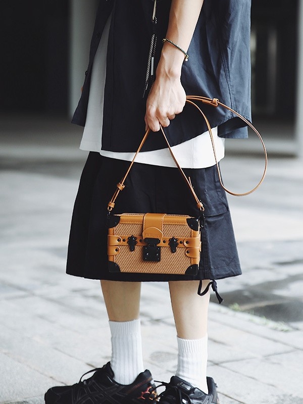 小眾設計感盒子包高級感硬殼單肩小方包通勤單肩斜挎包