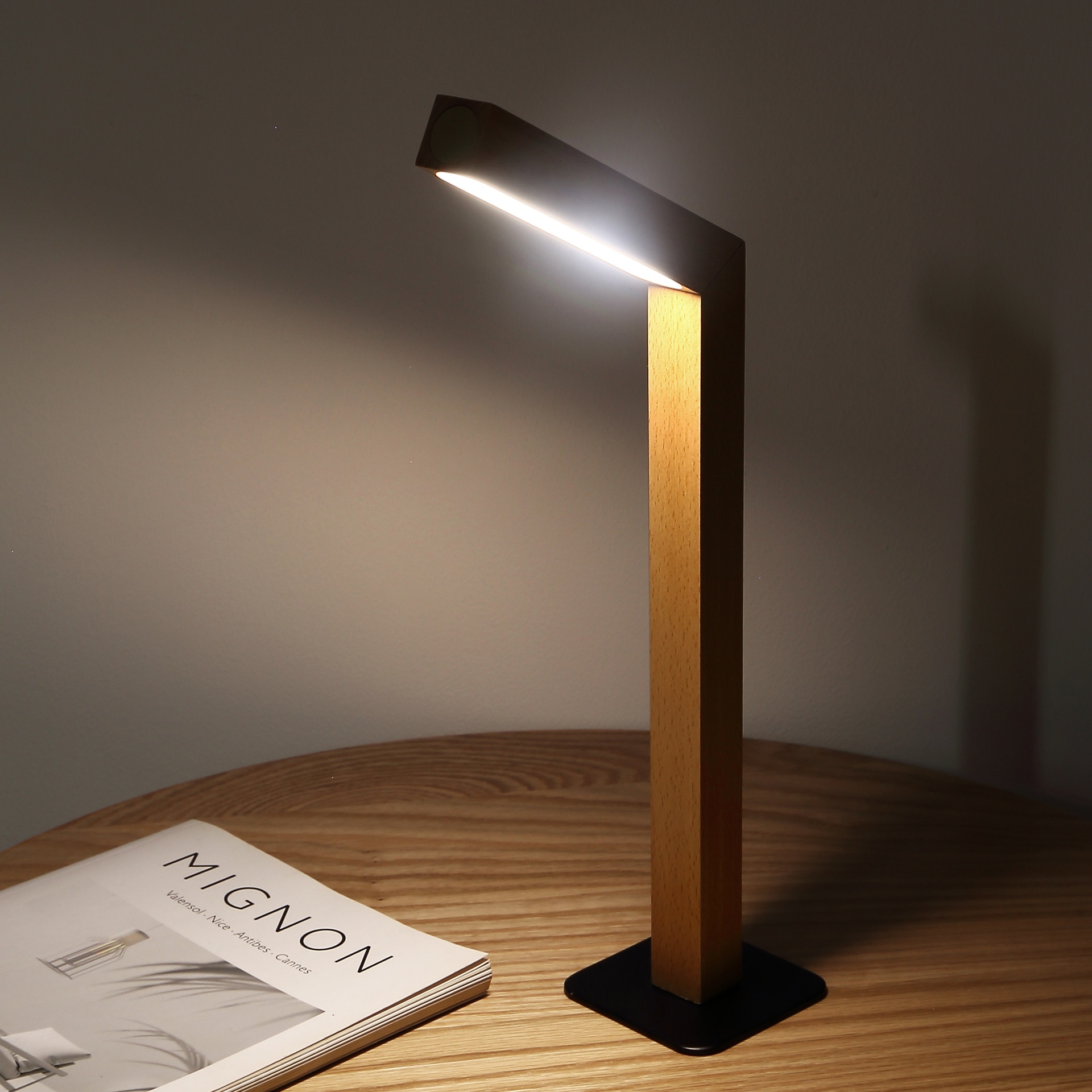 Modern European And American Simple Wiring-free Solid Wood Reading USBCharging Magnetic Touch Dimming Desk Lamp