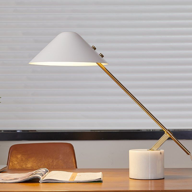 Post-modern Minimalist Study Front Desk Eye Protection Light Luxury Designer Advanced Learning Reading Office Desk Lamp