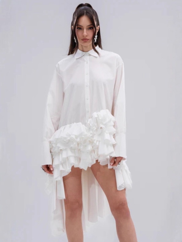 Asymmetrical Mid-length Shirt With A Shorter Front And Longer Back, Featuring Ruffled Trim And A Loose Fit.