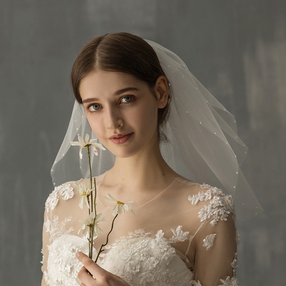 V627 Exquisite Double-layer Hand-embellished Half-beaded Bridal Veil White Short Registration Soft Yarn Headdress