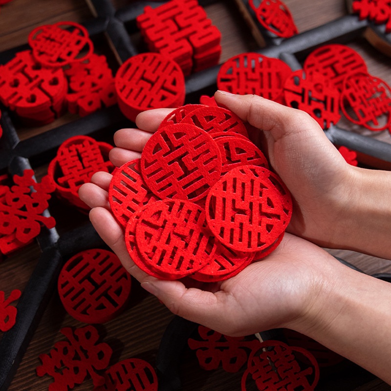 Mini Happy Words Sprinkled On The Bed, Small Round Happy Wedding Room Decoration, Hand-thrown Small Happy Wedding Sprinkles, Small Happy Words, Wedding Staircase Happy
