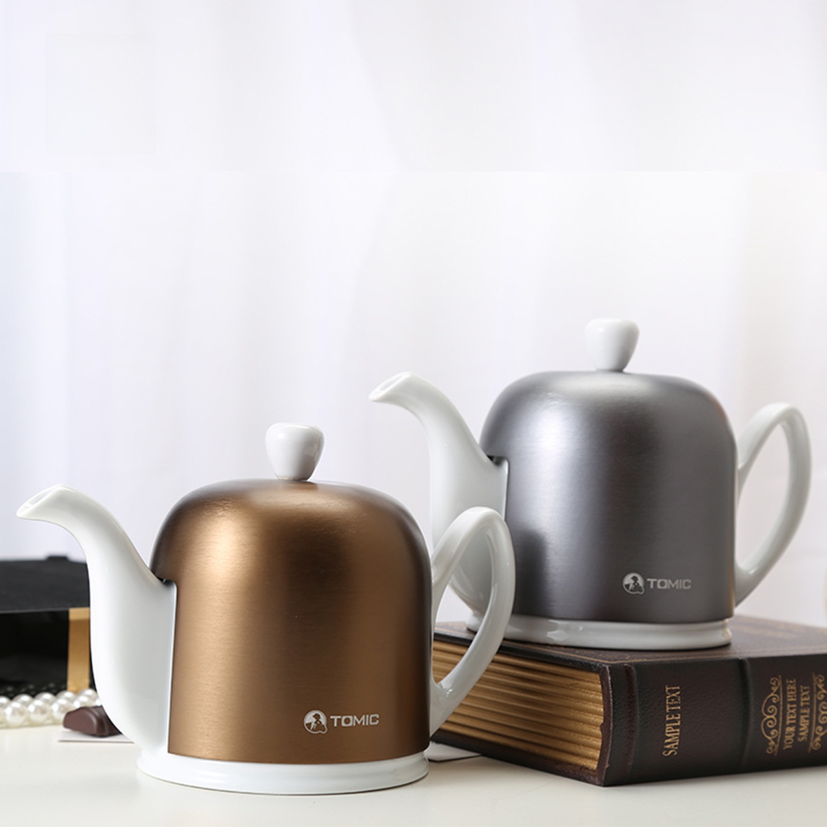 Temeike British Classic Retro Ceramic Liner Seiko Teapot Teapot Handle Golden Bell Jar Teapot 680ML