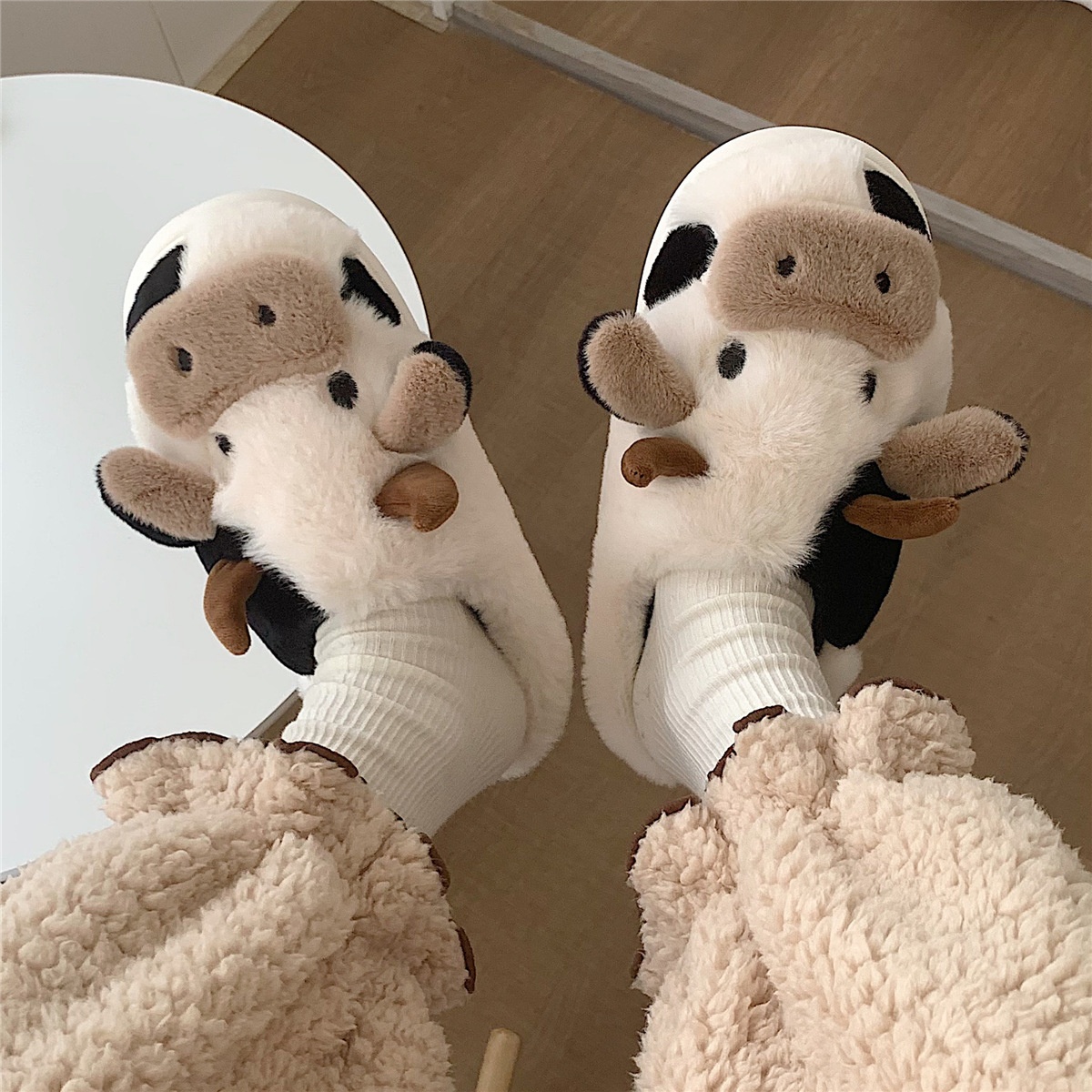 Fashionable Home Warm Plush Shoes Women's Winter Student Dormitory Cute Cow Anti- Slip Cotton Slippers D003btdbn