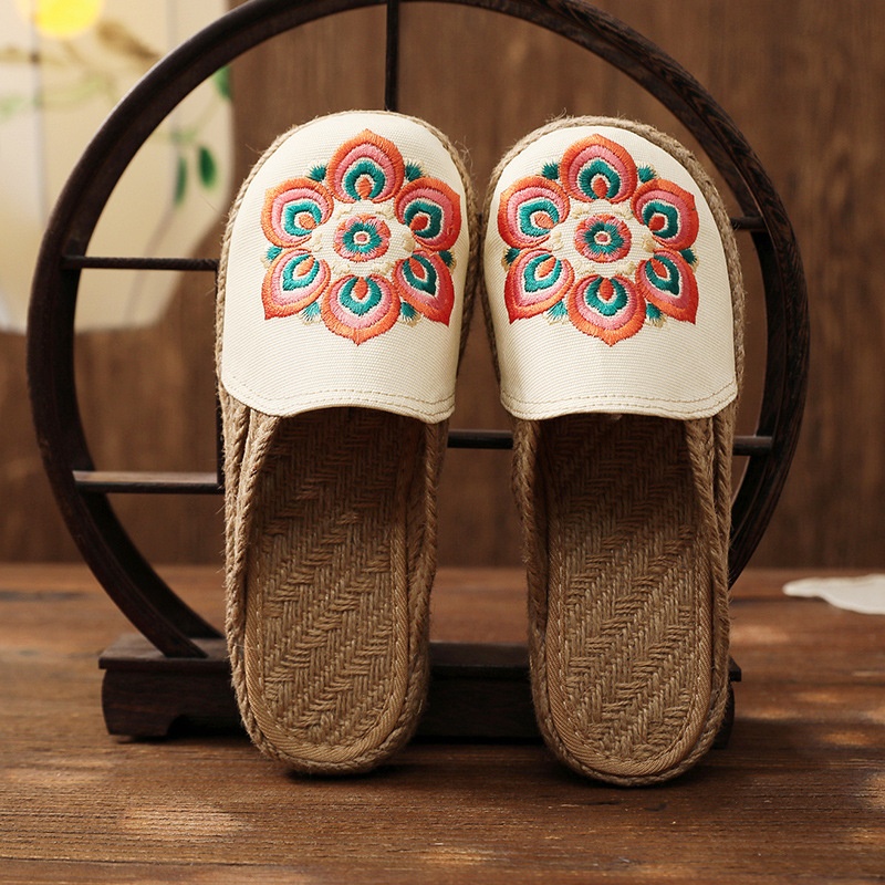 Creative Pastoral Retro Ethnic Style Embroidered Slippers For Women Multi- Colored Soft And Comfortable Baotou Sandals For Women