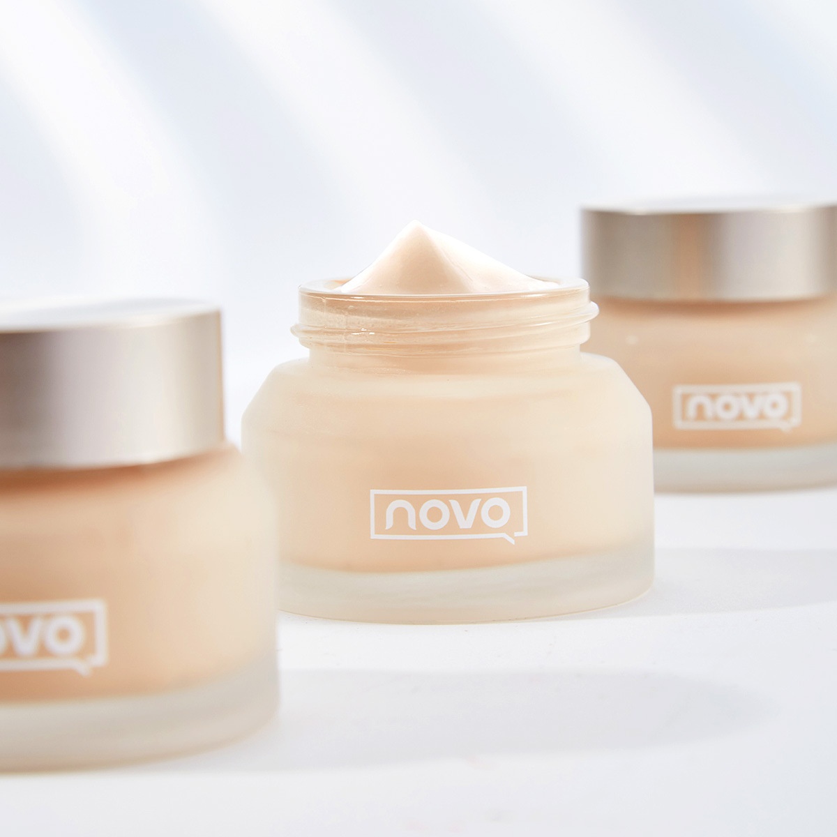 NOVOLuxury Pet Soft Light Foundation Cream Conceals Concealers,Controls Oil,Moisturizes,And Makes Invisible Pores Brighten The Skin Tone Naturally And Is Not Easy To Remove Makeup