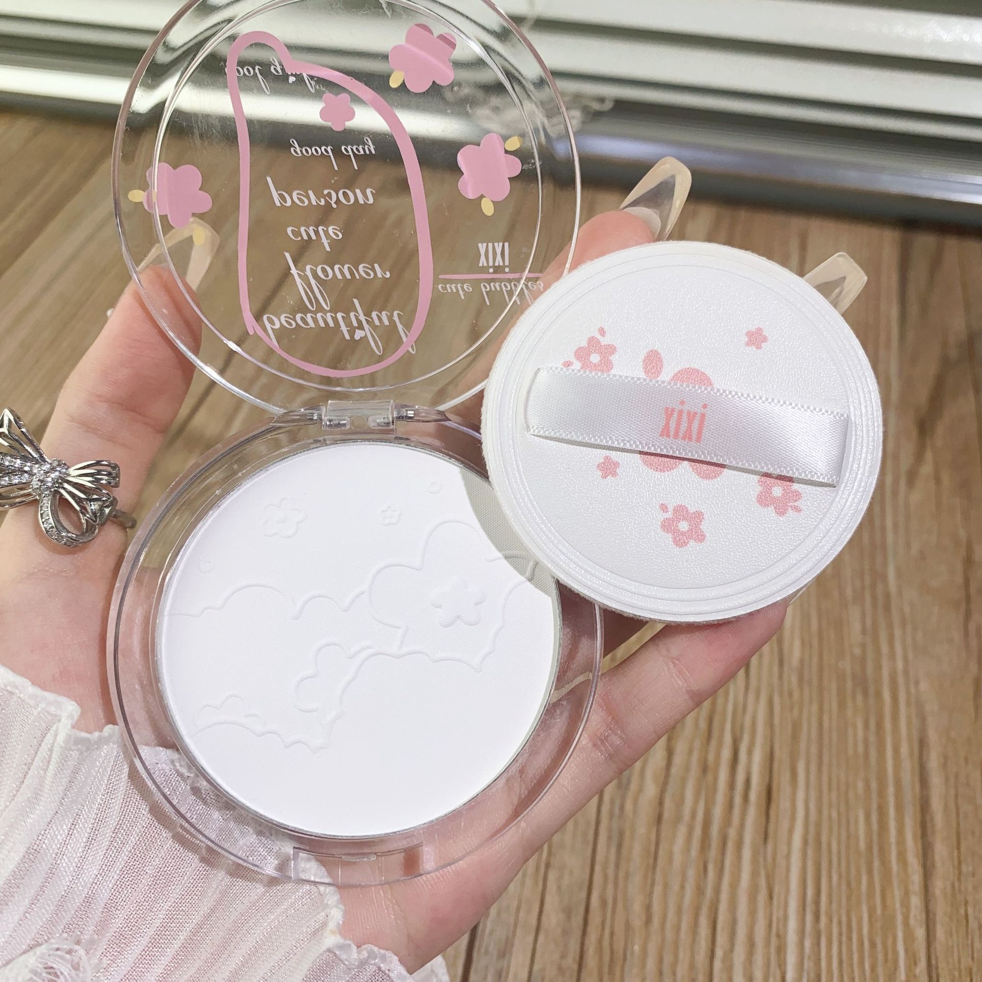 Xixi Clear Mist Fixed Focus Powder Makeup Concealer Long-lasting Oil Control Skin Grinding Matte Brightening Student Contour Powder