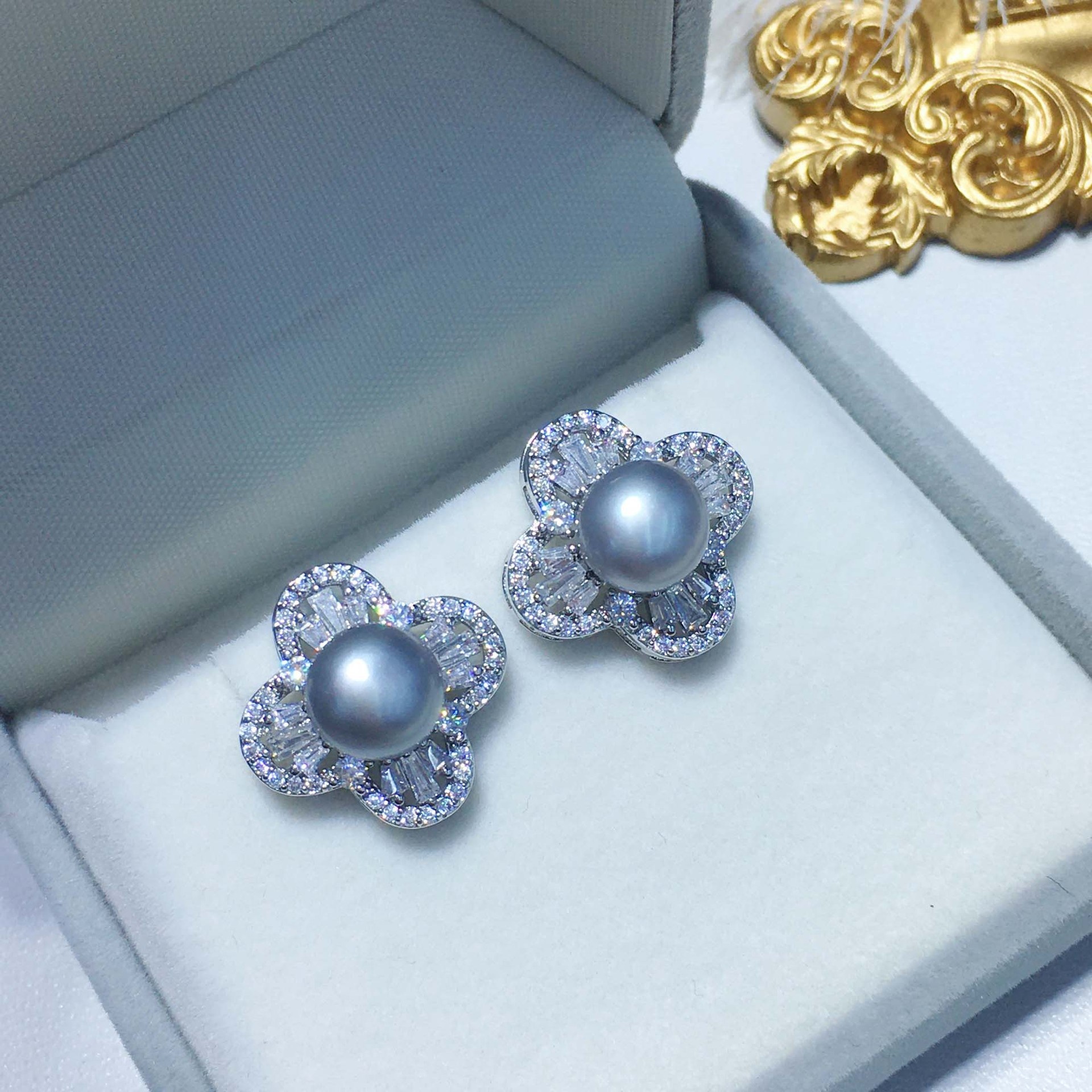 Small Fresh Temperament Retro Style14 KGold-filled Tianran Freshwater Temperament Gray Pearl Si Leaf Grass Earrings