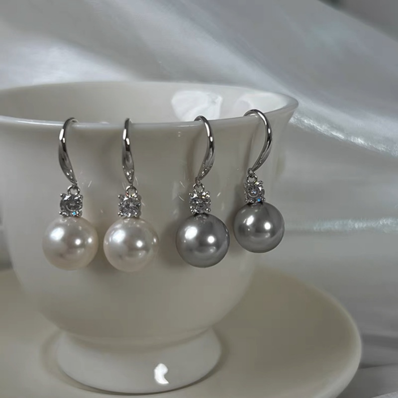 Strong Light Round High-grade Pearl Ear Hooks Classic All-match French Light Luxury Earrings Simple Zircon Pearl Earrings