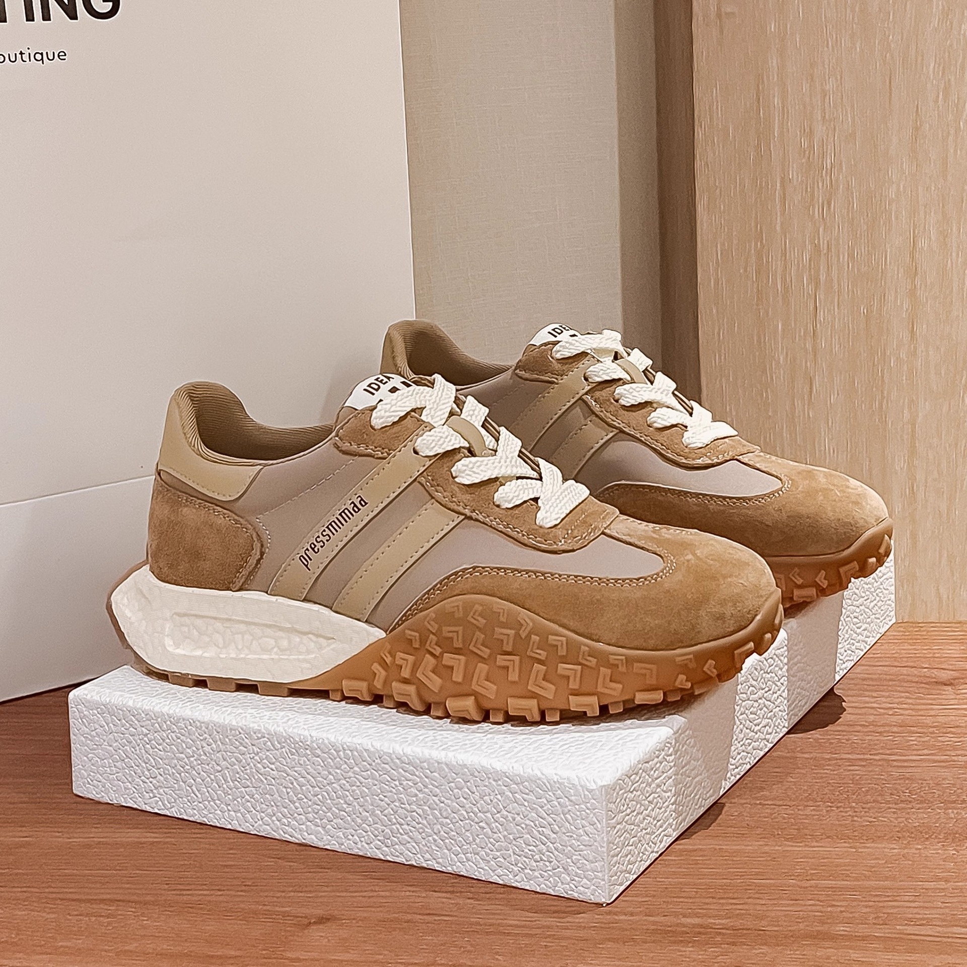 Guyun European Goods Popular Sports Shoes For Women Autumn Thick Soles Show Feet Small Net Celebrity Casual Sports Forrest Gump Shoes