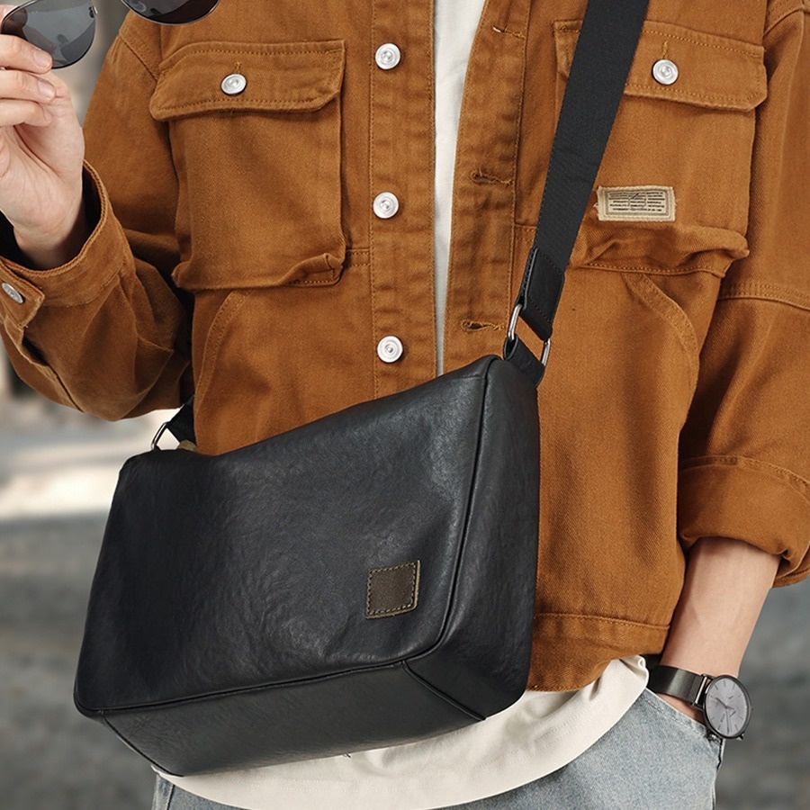 Motorcycle Bag Men's First Layer Cowhide Large Capacity Shoulder Bag Men's Bag Genuine Leather Men's High-end Messenger Bag Casual Fashion