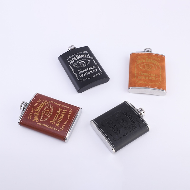 Metal Cover8oz Foreskin Embossed Wine Bottle Stainless Steel Russian Outdoor Portable Spray Paint Black High-end Engraved Wine Bottle