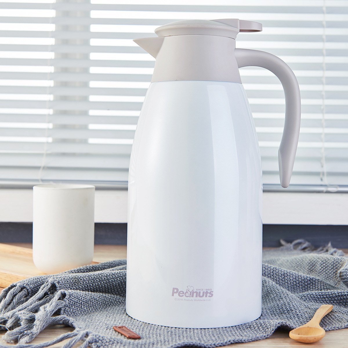 Snoopy Genuine Vacuum Stainless Steel Non-slip Sealed Coffee Pot2 LLarge Capacity Household Press-type Thermalulation Kettle