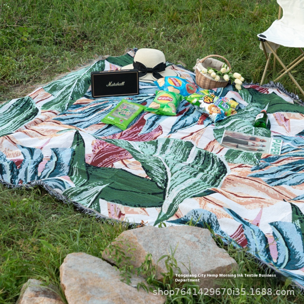 Outdoor Picnic Mat Machine Washable Blanket Picnic Cloth Retro Camping Carpet Multi-function Wire Blanket Four Seasons Universal