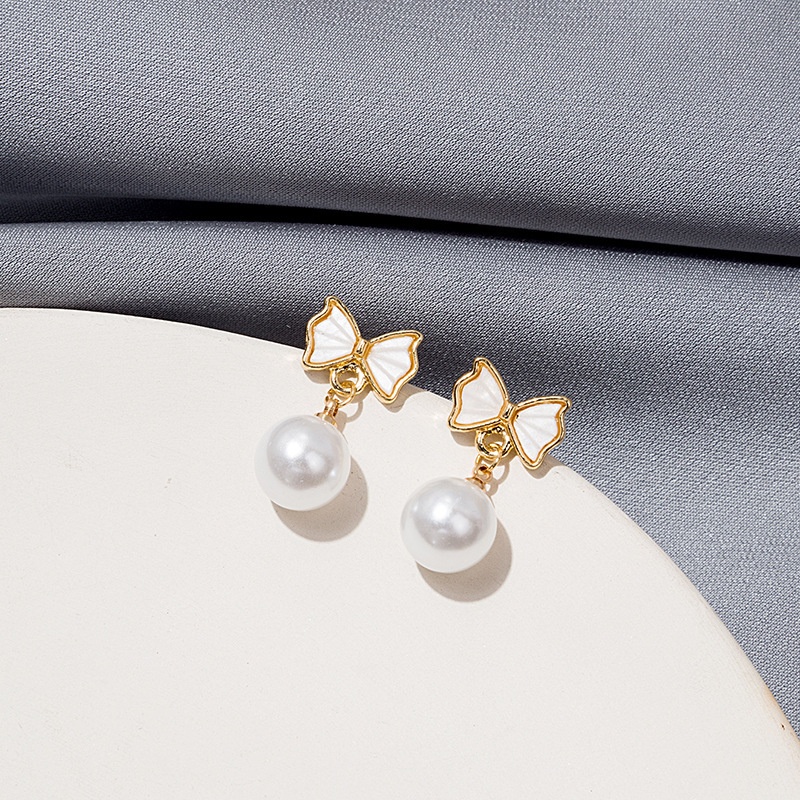 925 Silver Needle Simple Personality Earrings Pearl Shell Bow Earrings Symmetrical Design Retro Earrings