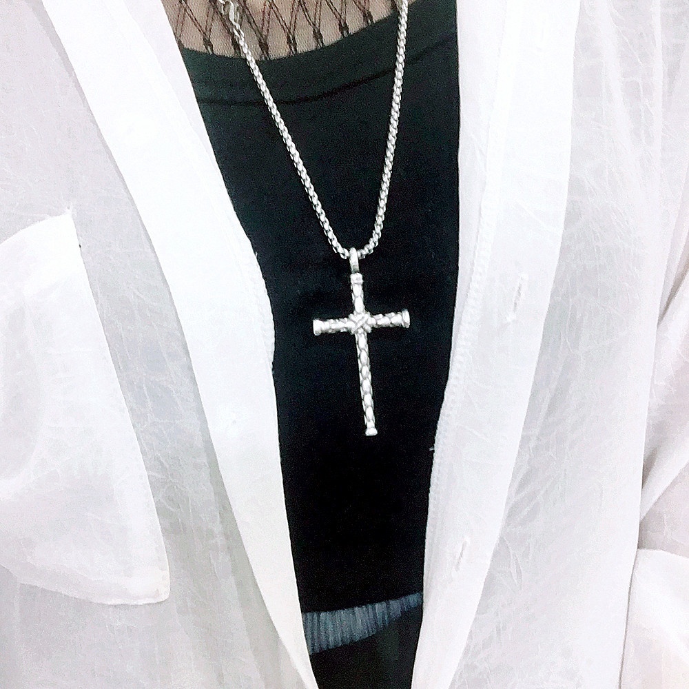 Carved Titanium Steel Chain Religious Cross Pendant Fashionable And Simple Men And Women Hip-hop Necklace Does Not Fade European And American Jewelry