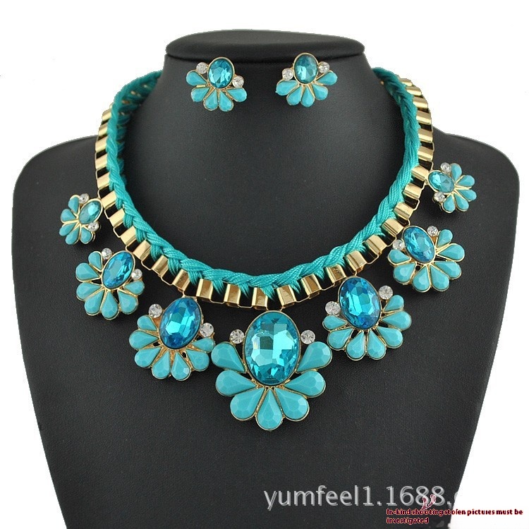 S091 European And American Short Crystal Flower Necklace Set Fashion Necklace Earrings Two-piece Set