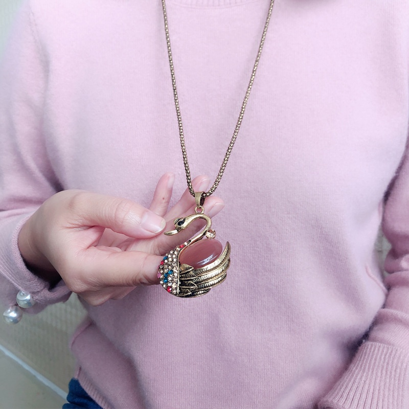 N1244 European And American Alloy Necklace Cat's Eye Stone Ancient Gold Necklace Retro Swan Pendant Sweater Chain