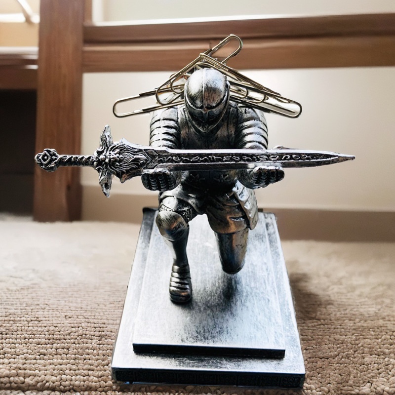 Magnetic Sword Knight Pen Holder Executive Knight Soldier Armor Hero Pen Holder Back Strap Magnetic