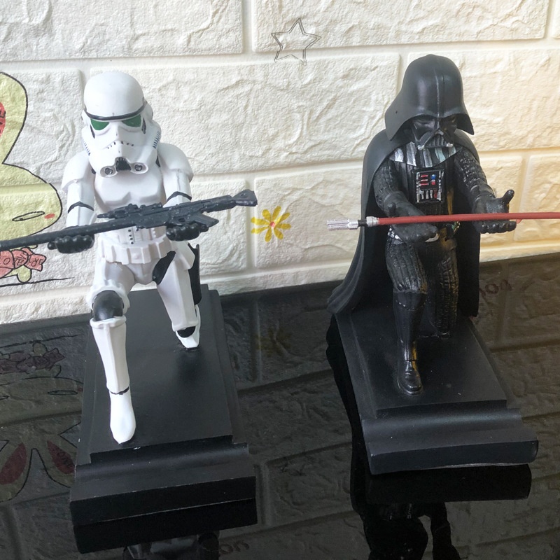 Black Warrior White Soldier Mobile Phone Holder Pen Holder Back Magnetic Sword Pen Holder Resin Crafts Decoration Gift