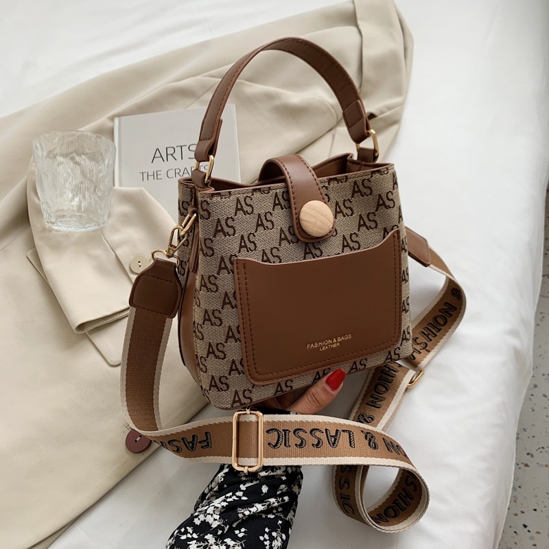 Korean Style Fashion Casual Portable Bucket Bag Women Autumn And Wintery Large Capacity Shoulder Messenger Bag