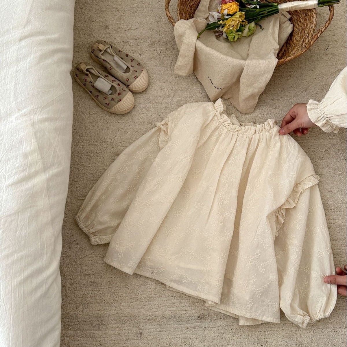 Children's Shirt Spring Korean Version Girls'Fungus Lace Baby Shirt Children's Versatile Long-sleeved Shirt Lai Baobao