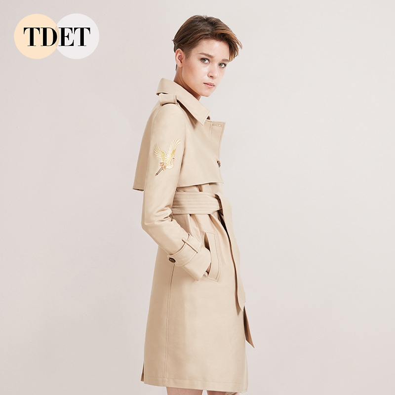 Mid-Length Trench Coat:Slim-Fit British-Style Khaki Coat With Embroidered Design