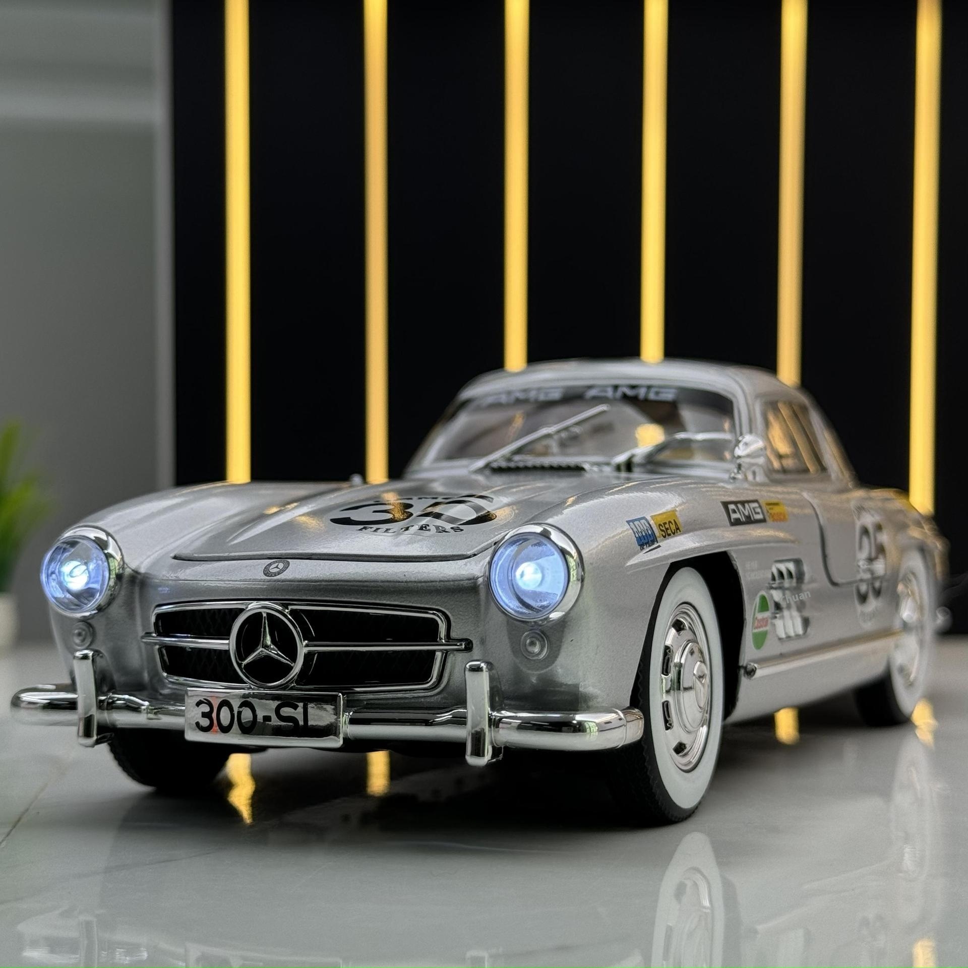 Weili Alloy Car Model1:24 Mercedes-Benz300 SLPull Pattern Version With Sound And Light Pull Back Toy Classic Car Sound Effect Model