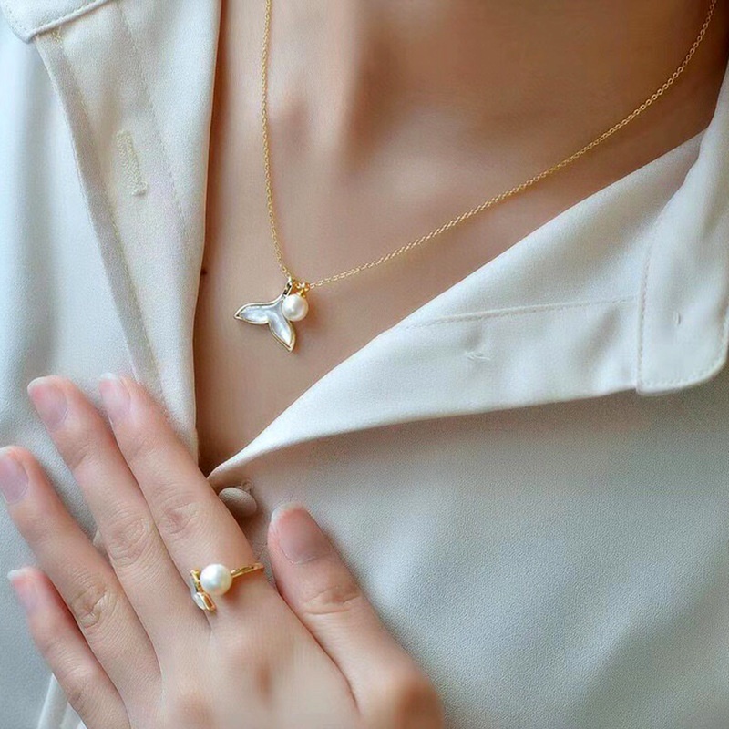 Japanese And Korean Style Shell Mermaid Tail Pendant High-end Sense AMulti-wear Design Natural Freshwater Pearl Necklace