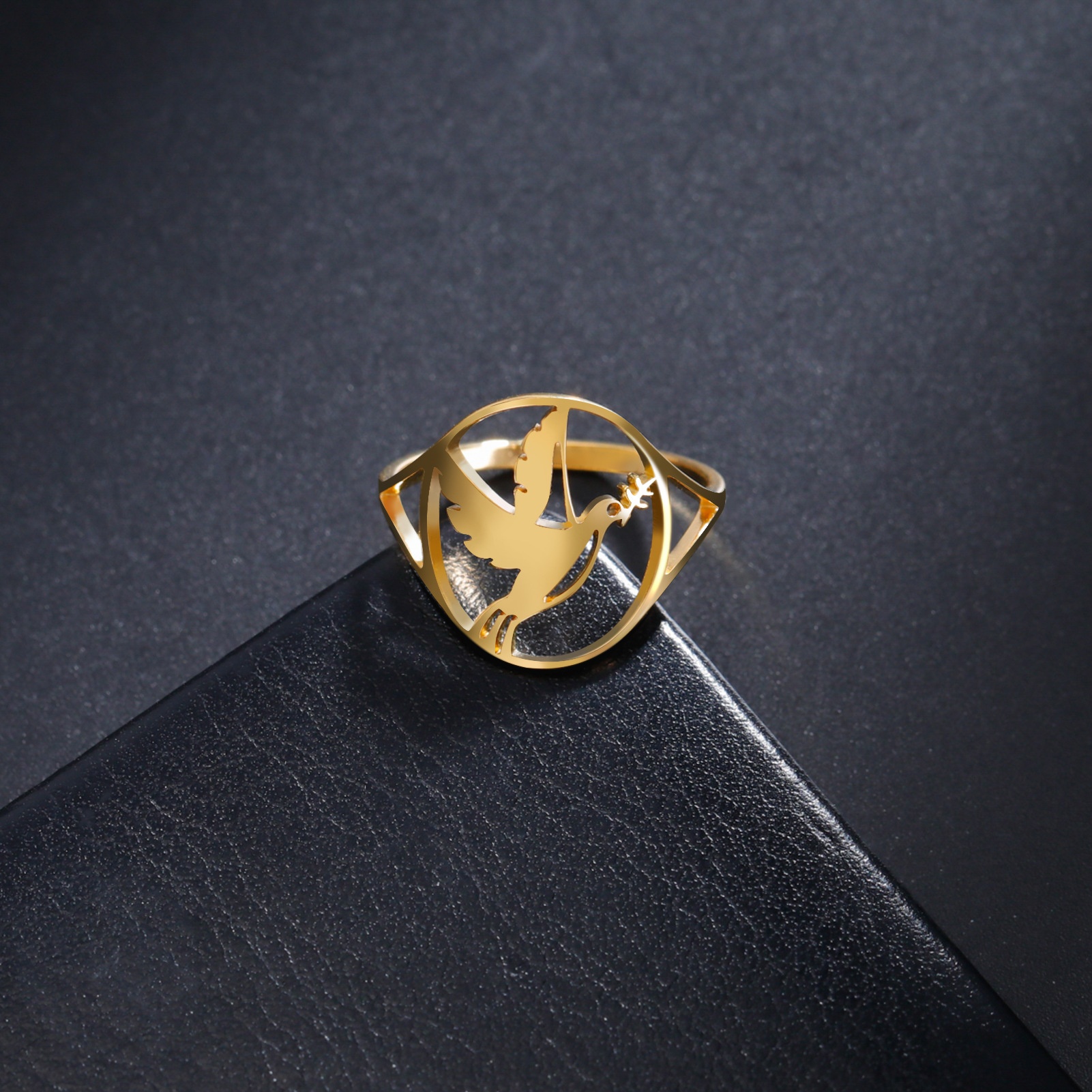 European And American Simple Cutting Titanium Steel Ring Personality Bird Ring Holding ABranch Stainless Steel Men And Women Ring