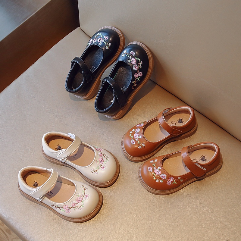 Children's Embroidered Princess Shoes Spring And Autumn Girls Soft Sole Baby Shoes Middle And Large Children Student Retro Single Shoes Student Shoes