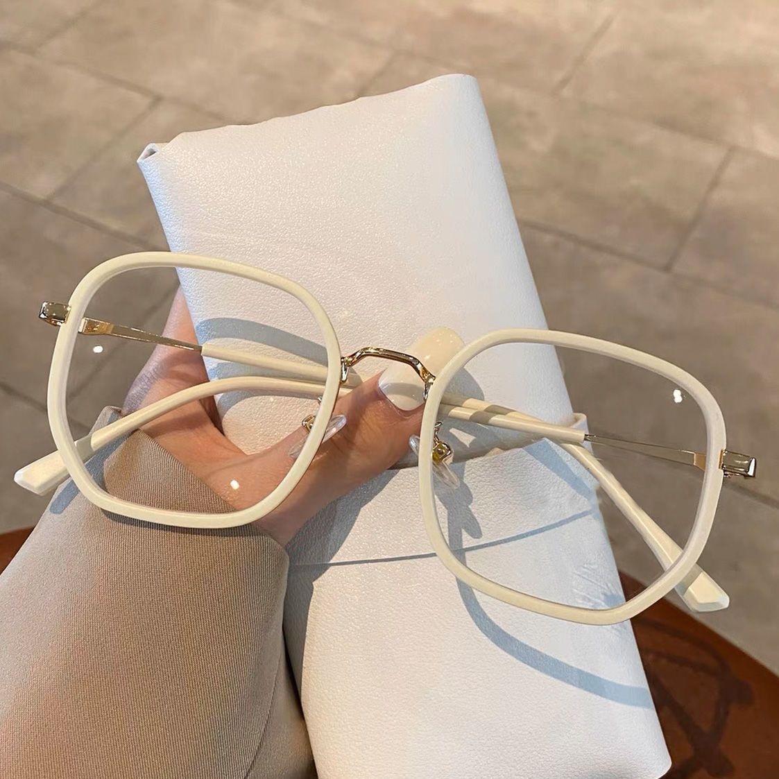 Milky!Pure Desire Style Myopia Glasses For Women Can Be Matched With Degrees To Prevent Blue Light.Large Frame Makes The Face Look Thinner.Flat Glasses Arey.
