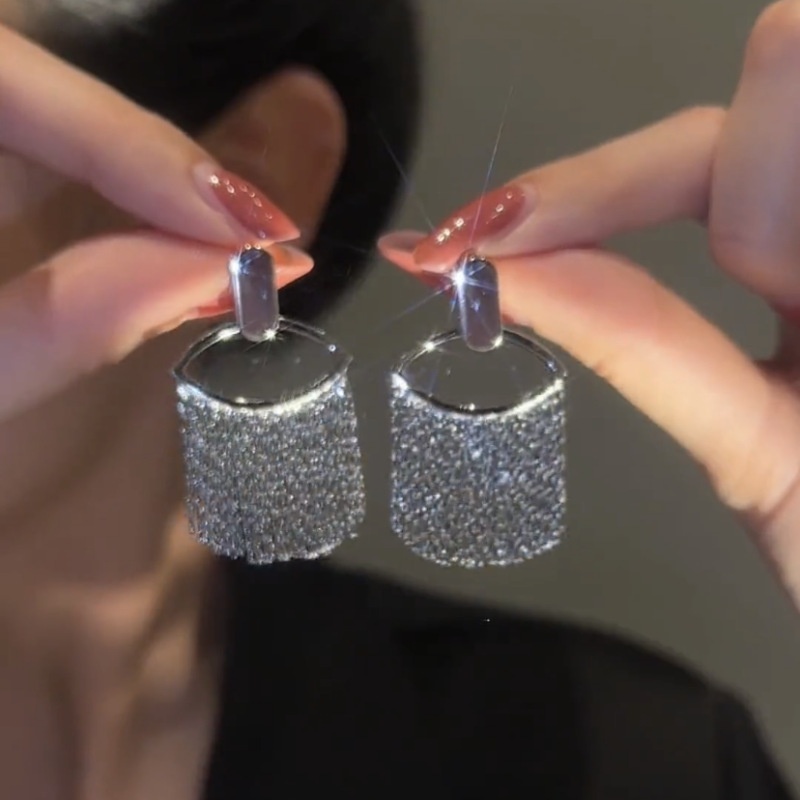 High-end Temperament Medium-length Tassel Earrings For Women Niche Design Sweet Cool Style Earrings Light Luxury Versatile Earrings