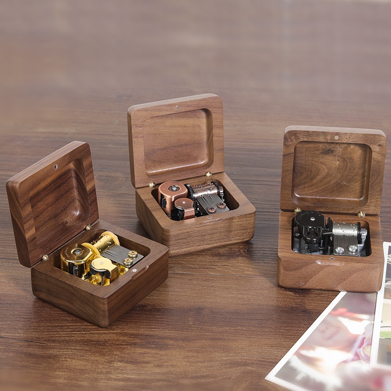 Japanese Sankyo Movement Diy Engraving Walnut Clockwork Music Box Wooden Music Box Creative Birthday Gift