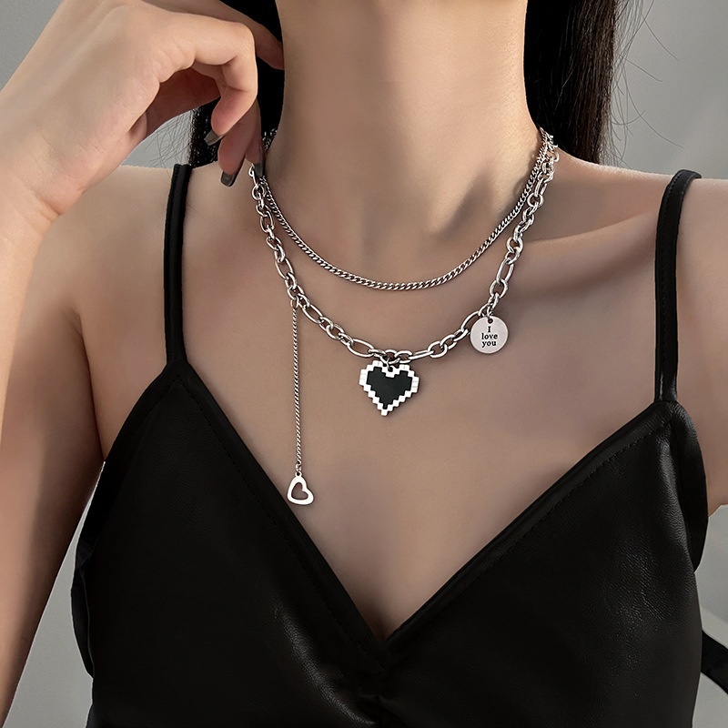 Hip-Hop Multi-Layer Necklace–Exclusive Design With AHeart-Shaped Resin-Coated Titanium Steel Pendant.