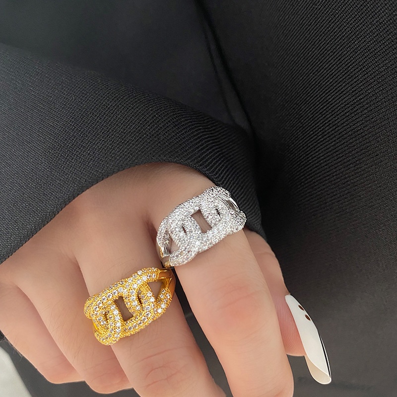 YFashion Chain Ring With Diamond Accents–AStylish,Luxurious Metal Texture Index Finger Ring.